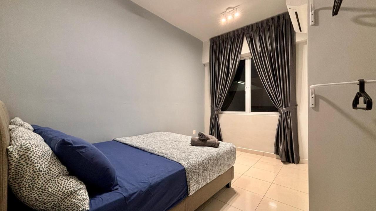 Pangsapuri Spacious House 4r 8pax Wifi-s Pic-airport